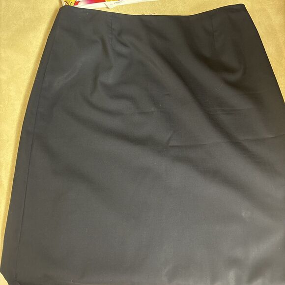 Leggiadro Navy Size 4 Midi Skirt. Preowned. Excellent Quality - Picture 1 of 4